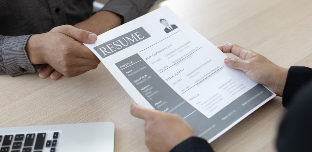 Rédiger un CV pour un stage : exemples et conseils